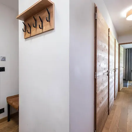 Confortable Familial Aux Saisies Avec Balcon Et Parking - Fr-1-809-6