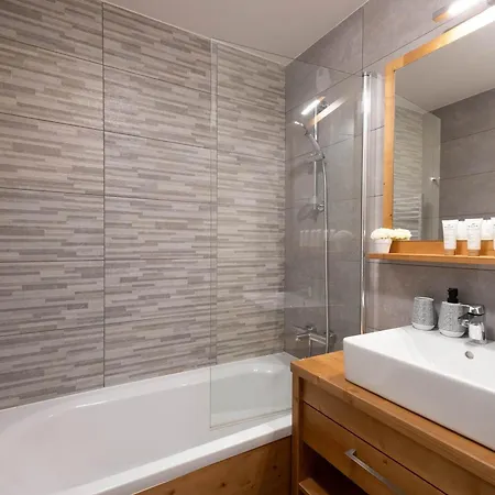 Confortable Familial Aux Saisies Avec Balcon Et Parking - Fr-1-809-6 Apartman